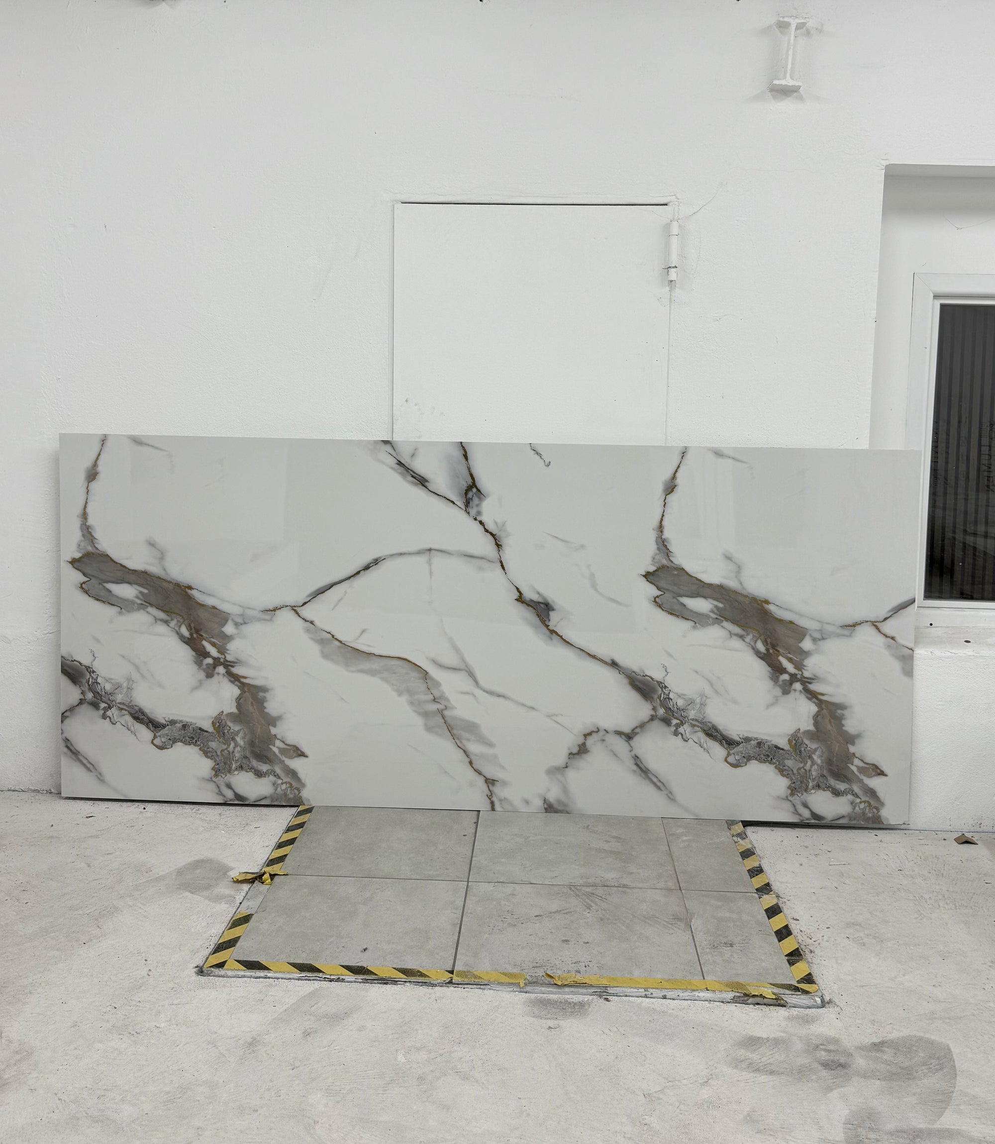 Wandpaneel "White Mix" - Cremefarbe Marmoroptik mit Goldakzenten